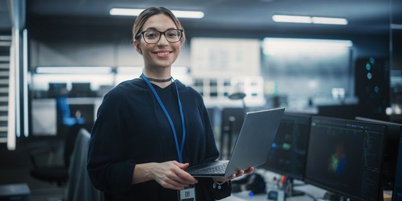 ¿Sale más rentable contratar a un empleado o externalizar?