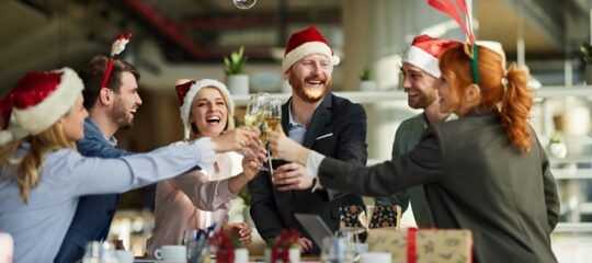 Maneras originales de celebrar la Navidad en el trabajo