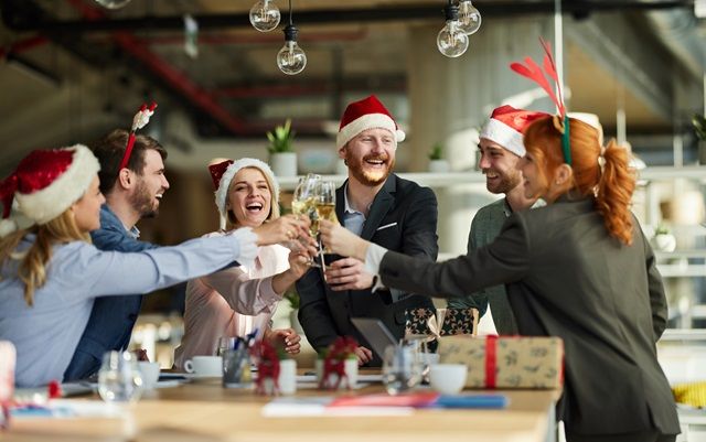 Maneras originales de celebrar la Navidad en el trabajo