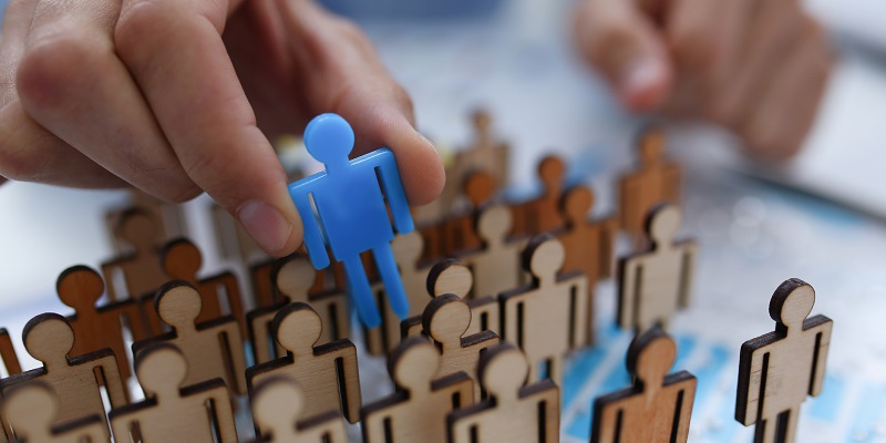 ¿Se puede contratar a alguien sin permiso de trabajo?