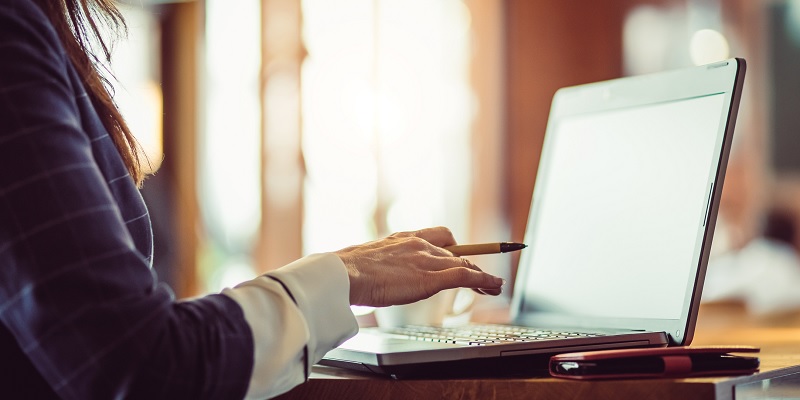 ¿Qué documentación tiene que entregar la empresa al empleado para hacer la Renta?